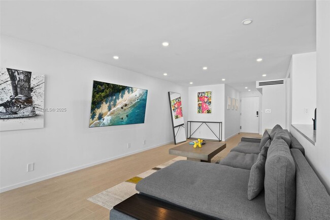 Building Photo - 2655 Collins Ave