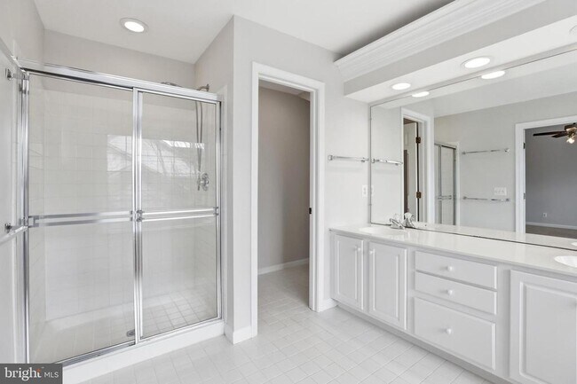 Building Photo - 6137 Manchester Park Cir