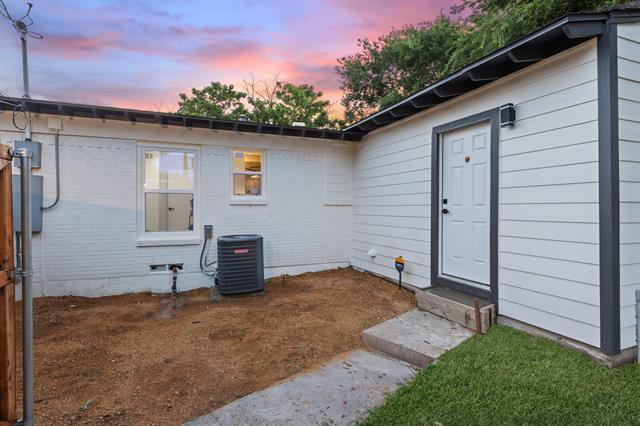 Building Photo - 10230 Newcombe Dr