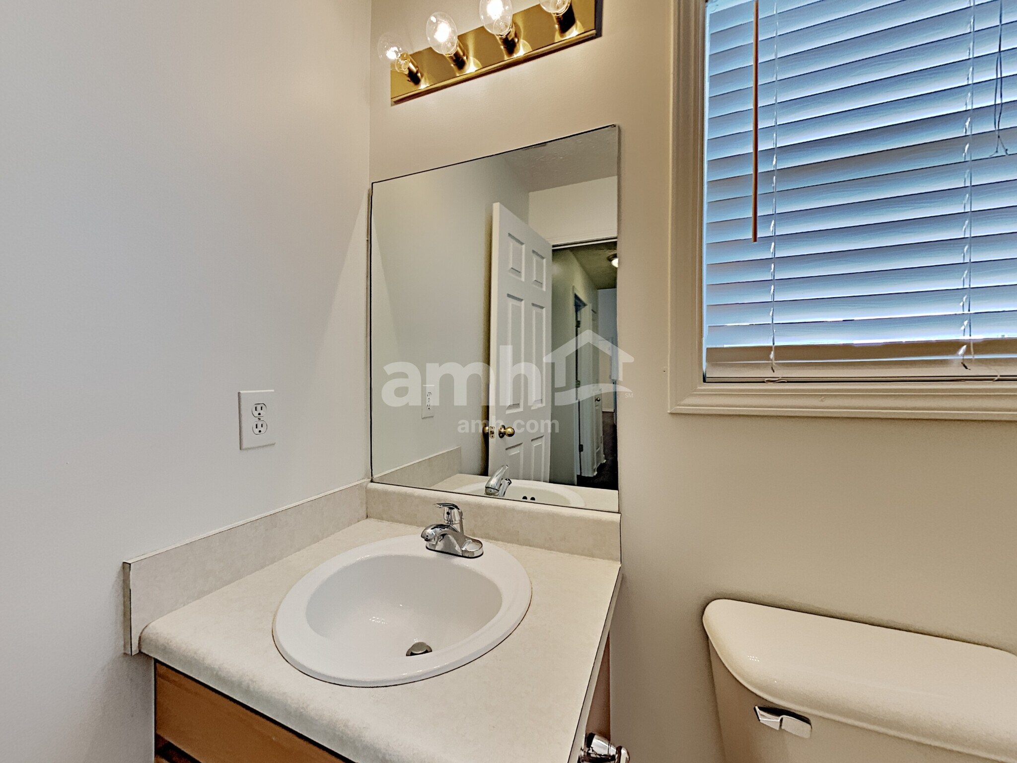 Building Photo - 3001 Mesquite Dr