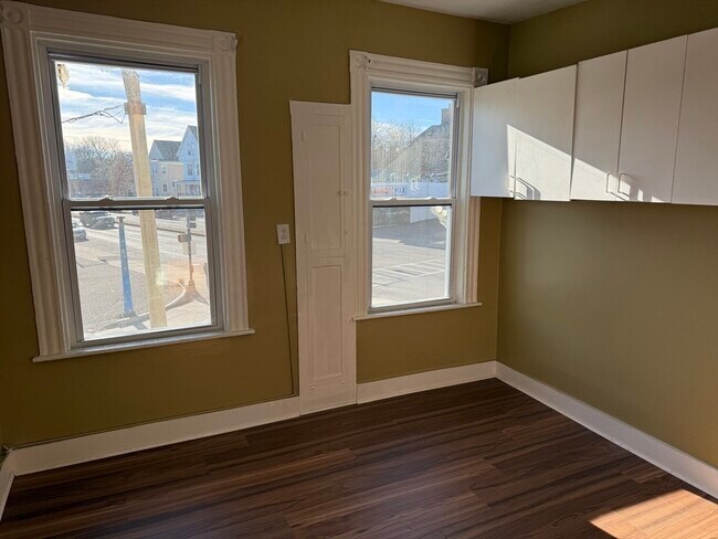 Building Photo - 602 Hyde Park Ave