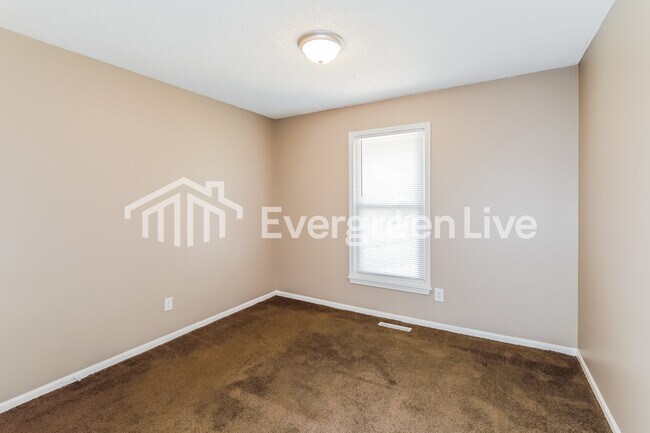 Building Photo - 1221 Milwaukee St