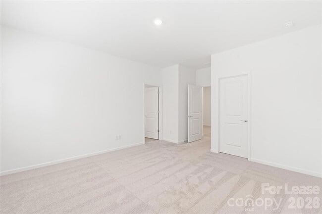 Building Photo - 302 Silver Fleet Dr