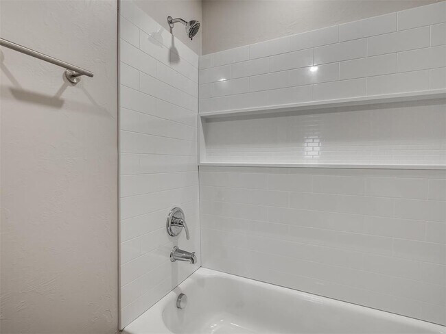 Building Photo - 206 Gray St