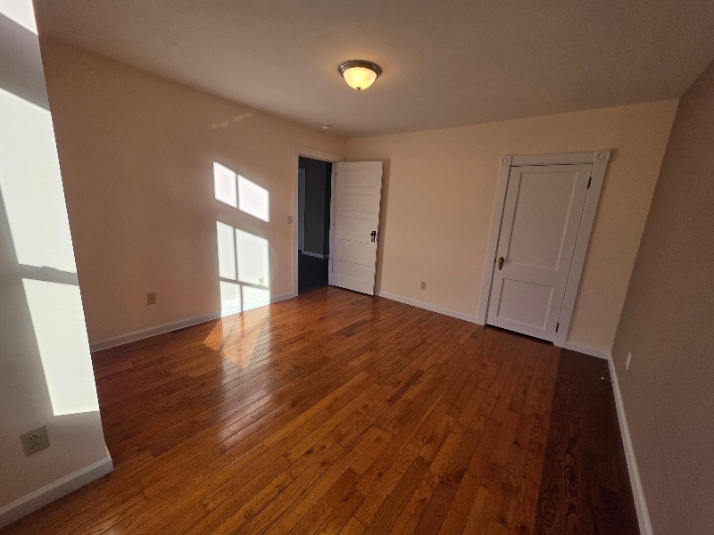 Building Photo - 296 Main St