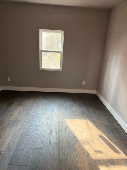 Building Photo - 821 Everett Springs Rd