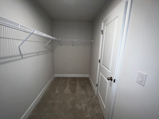 Building Photo - Stunning 5 bedroom 3 bath Winter Haven Home near Lego Land!