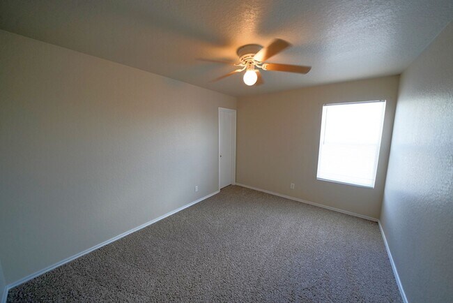 Building Photo - Charming 4-Bedroom, 2.5-Bathroom Home in C...