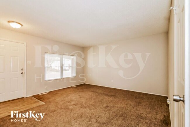 Building Photo - 6208 Silver Fox Dr