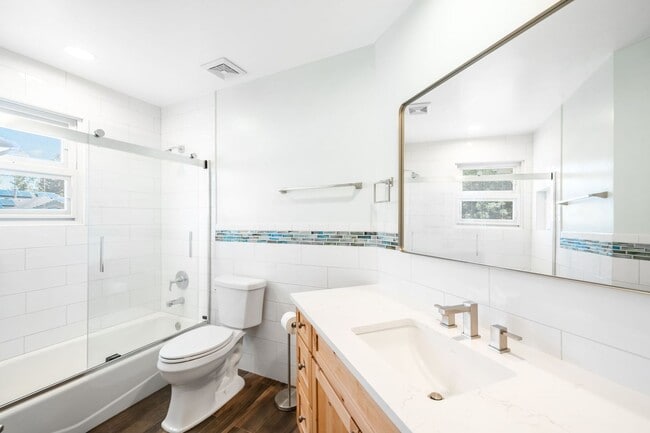 Building Photo - Luxury 6BD, 5BA Recently Remodeled Littlet...