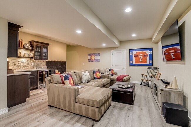 Building Photo - Large single family home in Central Park.