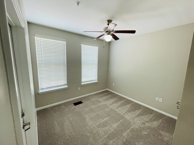 Building Photo - 4BD/4.5BA in ROWANDALE! SHORT TERM RENTAL ONLY.