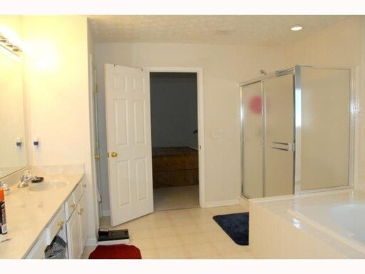 Building Photo - 6647 Westbury Dr