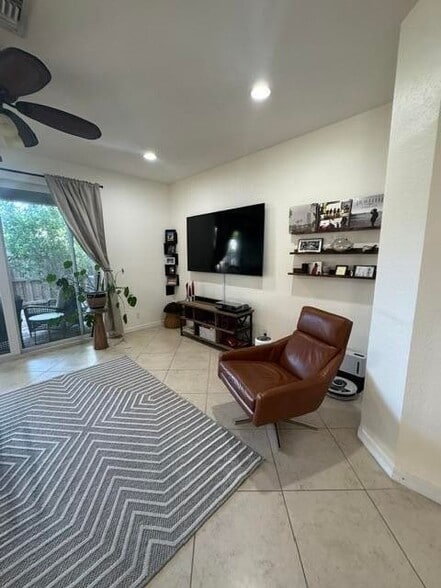 Building Photo - 2622 Webb Ave