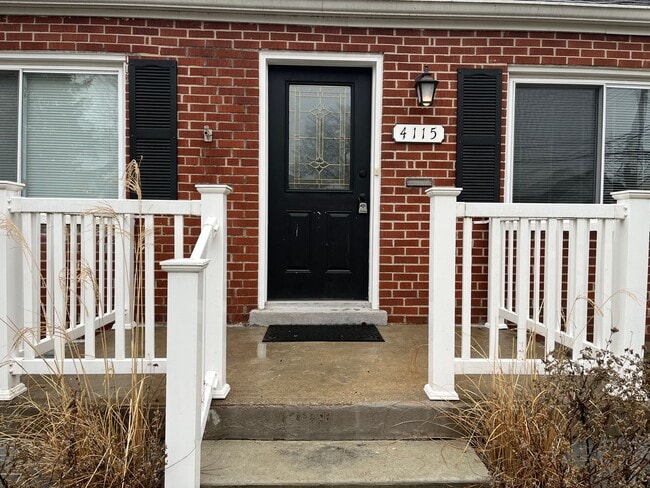 Building Photo - CHEVIOT - Adorable 3+ Bed 1 bath brick hom...