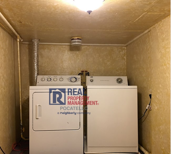 Building Photo - Cozy 1 Bedroom 1 bath basement apartment