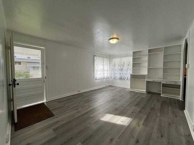 Building Photo - 400 Kapalu St