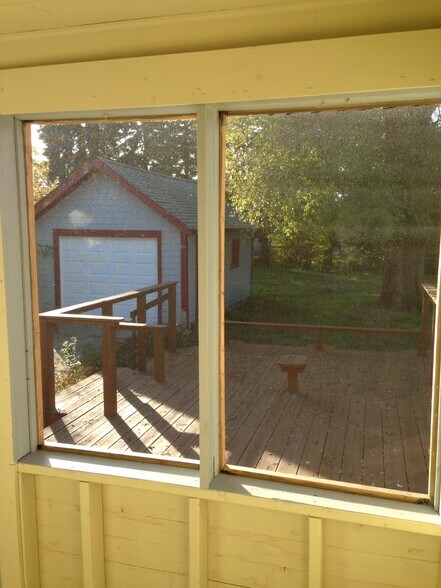 Building Photo - 821 Diamond Ave NE