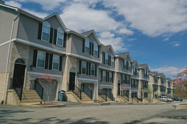 Building Photo - 2 Bed / 1.5 Bath Townhouse for Rent in Monaca, PA!