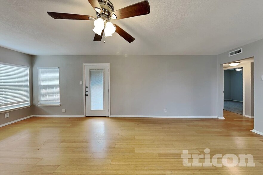 Building Photo - 706 Olney Dr