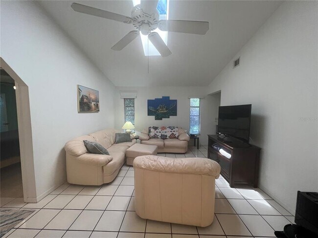 Building Photo - 1314 Beacon Dr
