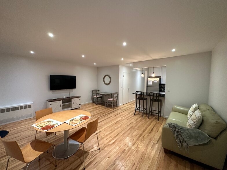 Living/Dinning Room - 85 Hart St