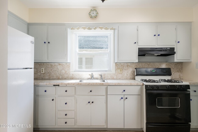 Building Photo - 166 Morningside Ave