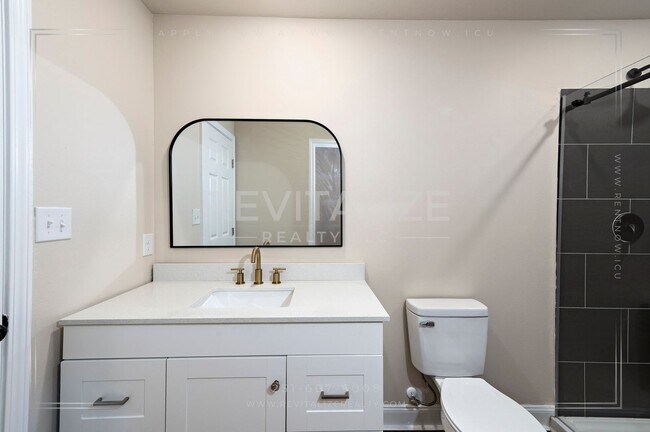 Building Photo - 1704 McGill Ave