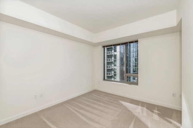 Building Photo - 900 Lenora St