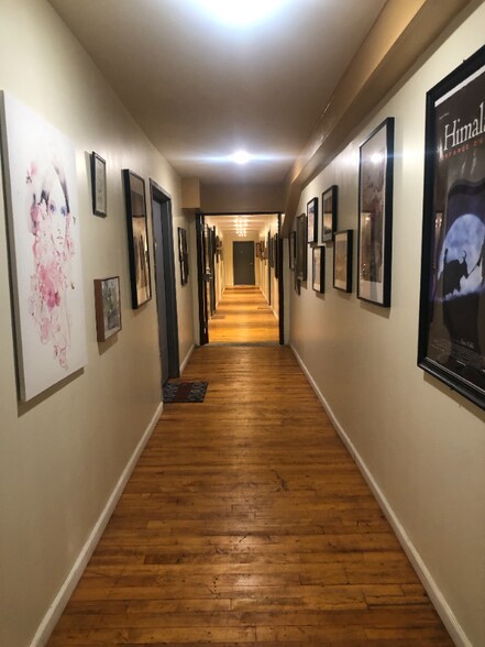 Building Photo - 1415 Kemper St