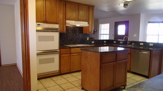 Building Photo - 1802 Goehmann Ln