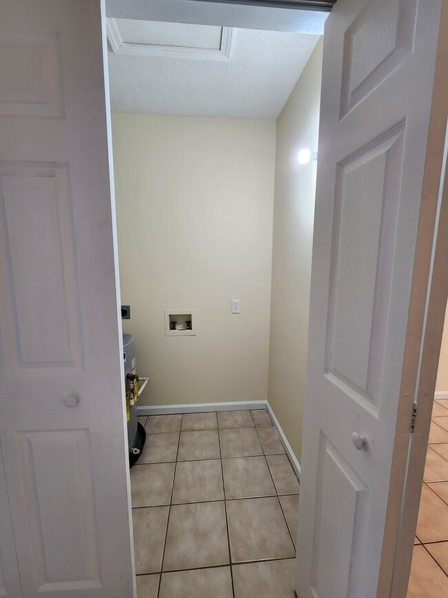 Building Photo - 5434 Sunset Ave