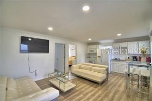 Building Photo - 2405 Roslyn Ln