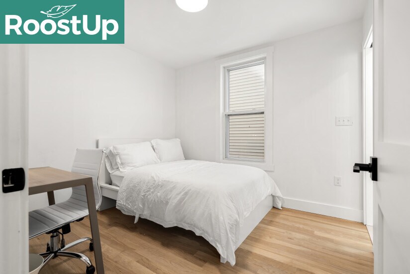 Building Photo - Furnished Bedroom with Private Bath in South Boston