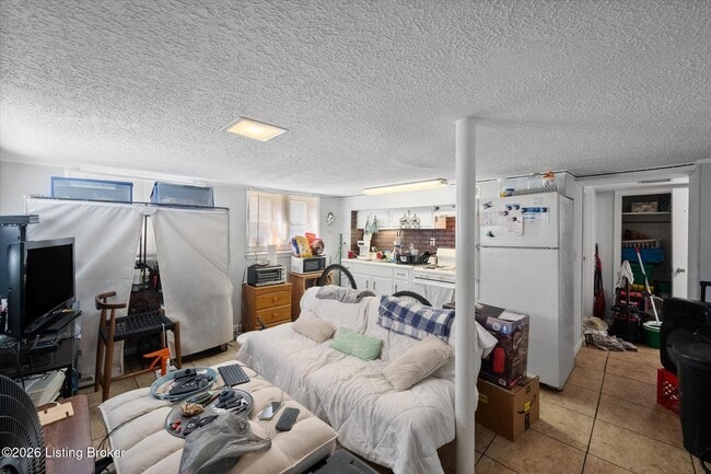 Building Photo - 4925 Southside Dr