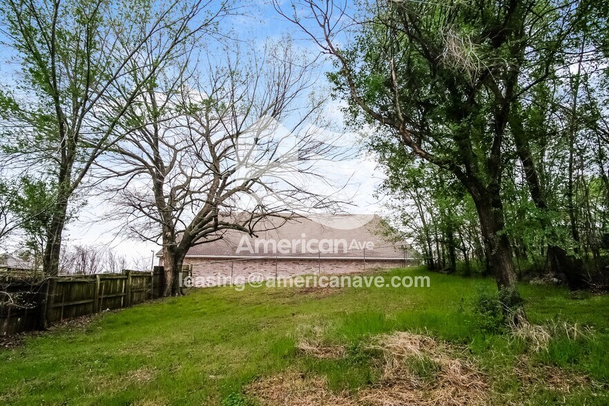 Building Photo - 212 N Walnut Ave