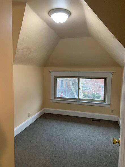 Building Photo - 5832 Phillips Ave