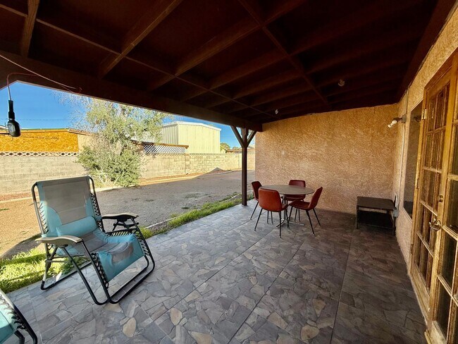 Building Photo - Fully Furnished 4-Bedroom Home in Prime Central Las Vegas Location