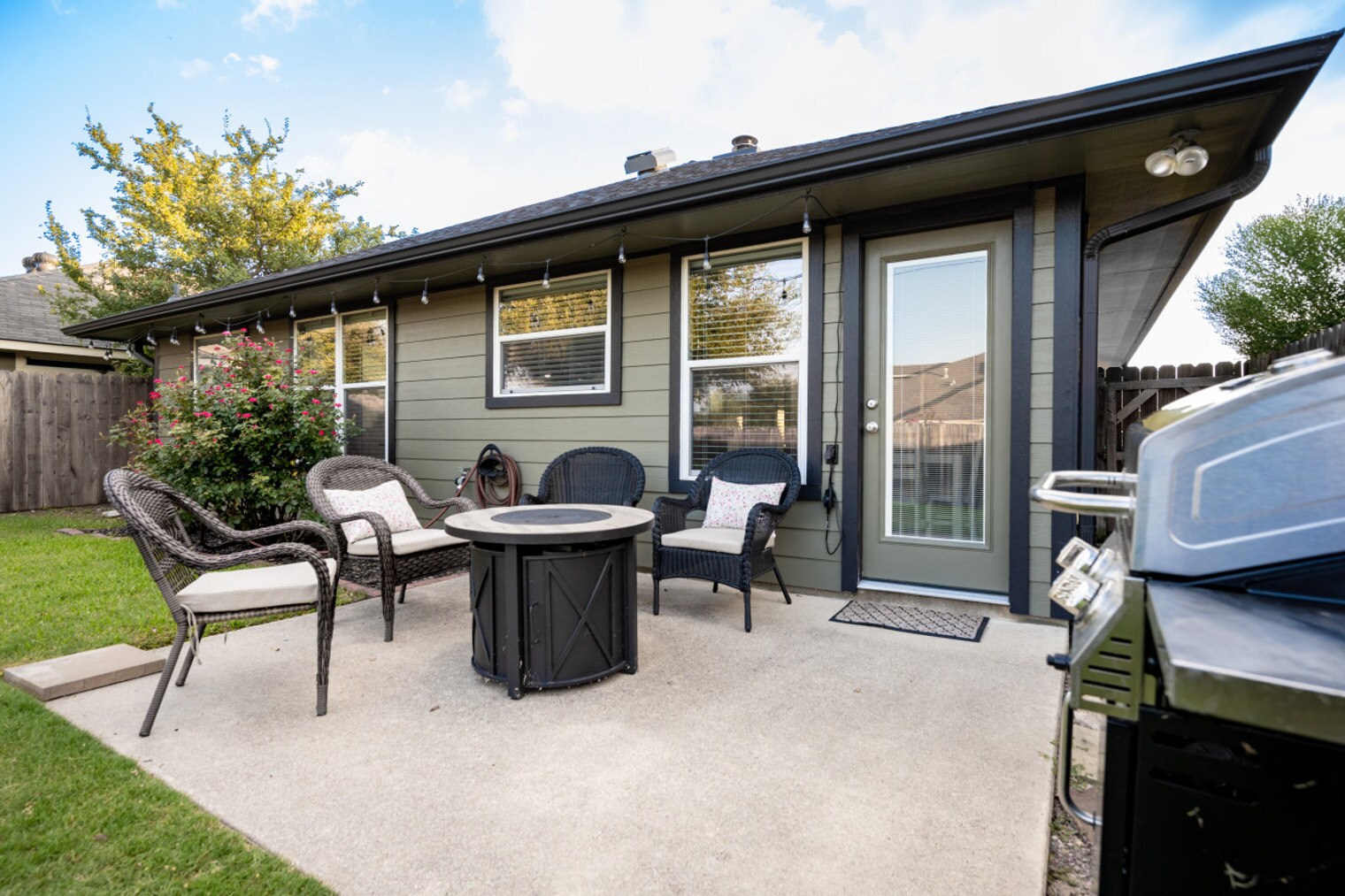 Building Photo - 1031 Fallbrook Loop