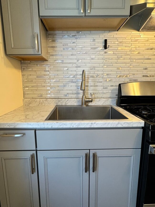 Building Photo - 301 N Catherine St