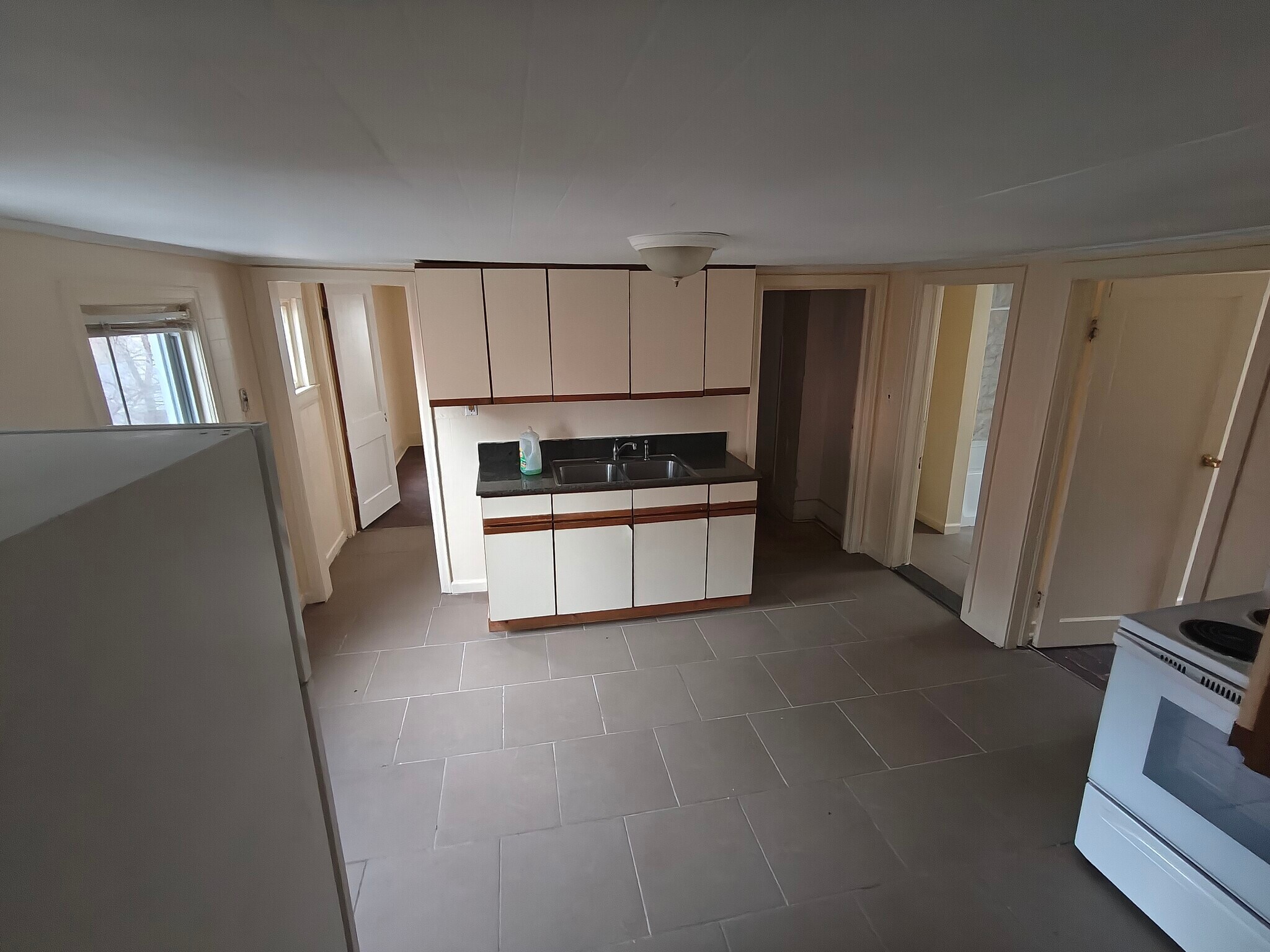 kitchen - 702 Catherine St