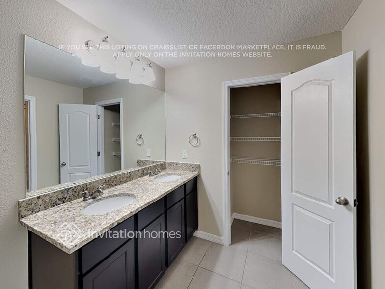 Building Photo - 10527 Whispering Hammock Dr