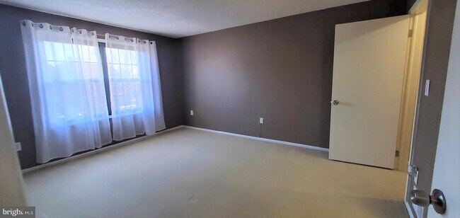 Building Photo - 18 Feiler Ct