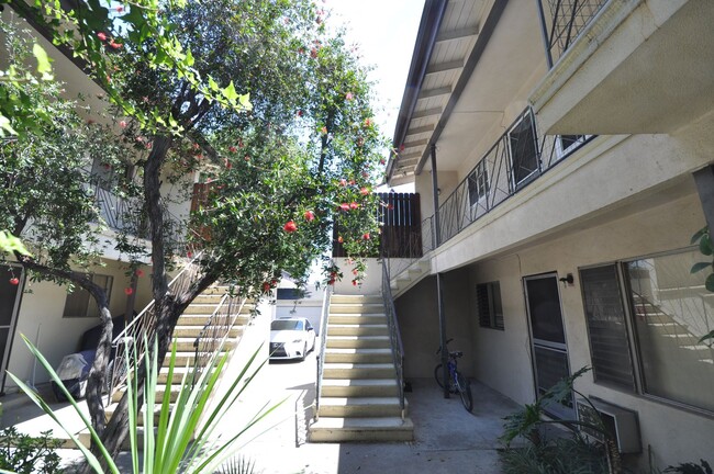 Building Photo - 5734 Hazeltine Ave