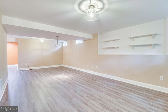 Building Photo - 6122 Bayliss Pl