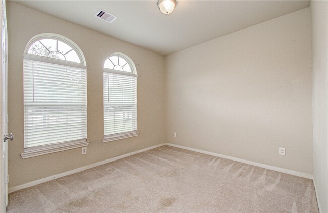 Building Photo - 15702 Whisper Woods Dr