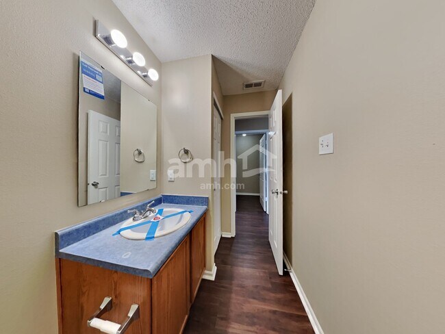 Building Photo - 10914 Cyrus Dr