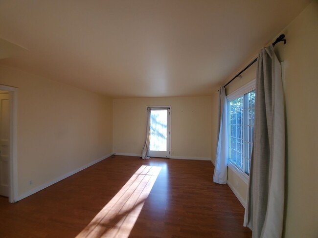 Building Photo - Redwood City duplex