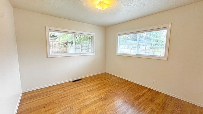 Building Photo - Comfortable 3 BD | 2 BA - Cedar Hills Neighborhood