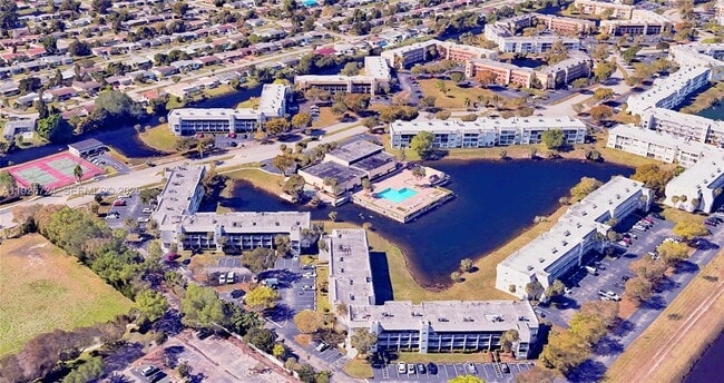 Building Photo - 8350 Sunrise Lakes Blvd